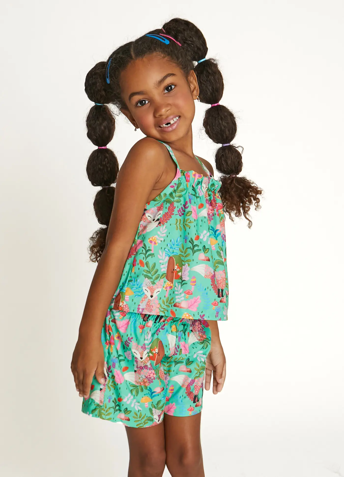 CONJ BATA E SHORT ALPHABETO ESTAMPADO COM TONS VERDE TEMA RAPOSINHA